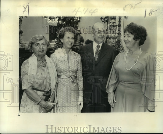 1977 Press Photo Le Petit group's evening reception, only time men are invited. - Historic Images