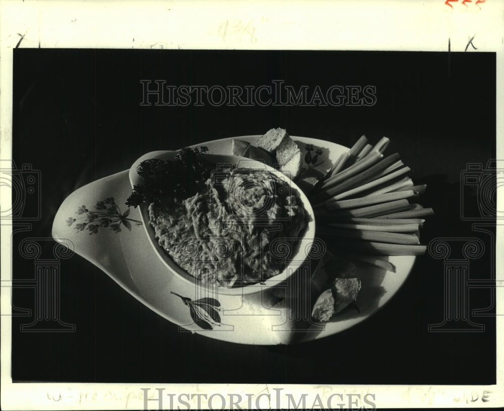 1982 Press Photo Hot Crab Dip - nob16651 - Historic Images