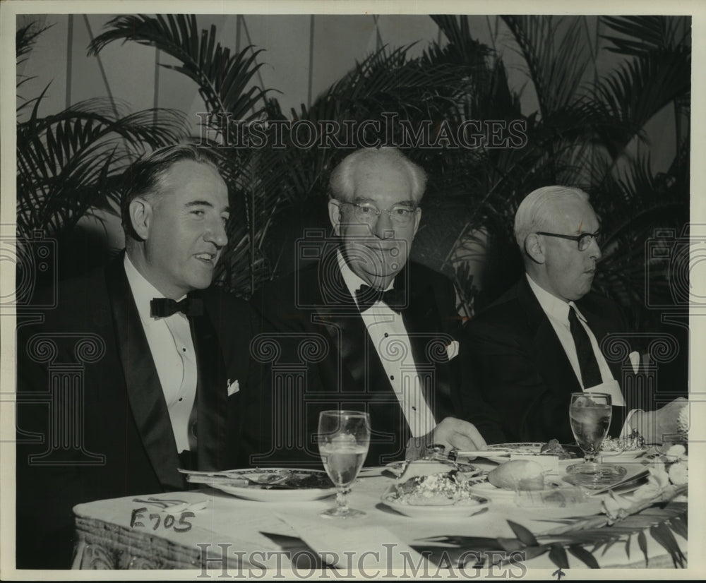 Press Photo Joseph P. Murphy, Felix W. Gaudin, and William T. Kennon.at dinner. - Historic Images