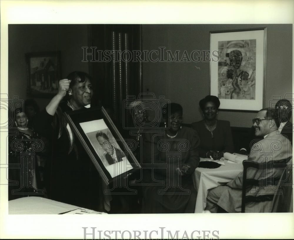 1996 Press Photo Dolores Aarons recalls work done by Paul Leon Gayten - Historic Images