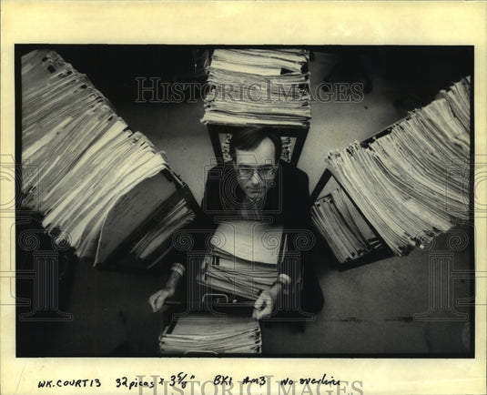 1992 Press Photo Clerk of Court Jon Gegenheimer with 4 days of caseload files - Historic Images