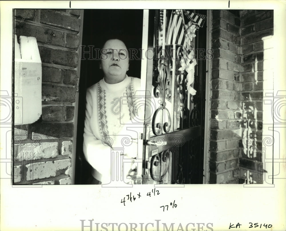 1991 Press Photo Neighborhood Watch person Pat Gardner of Village De L&#39; Est - Historic Images