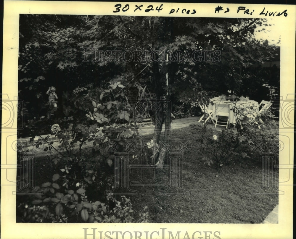 1992 Press Photo Metairie-Louisette Brown&#39;s garden table completed for a party - Historic Images