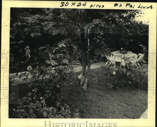 1992 Press Photo Metairie-Louisette Brown's garden table completed for a party - Historic Images
