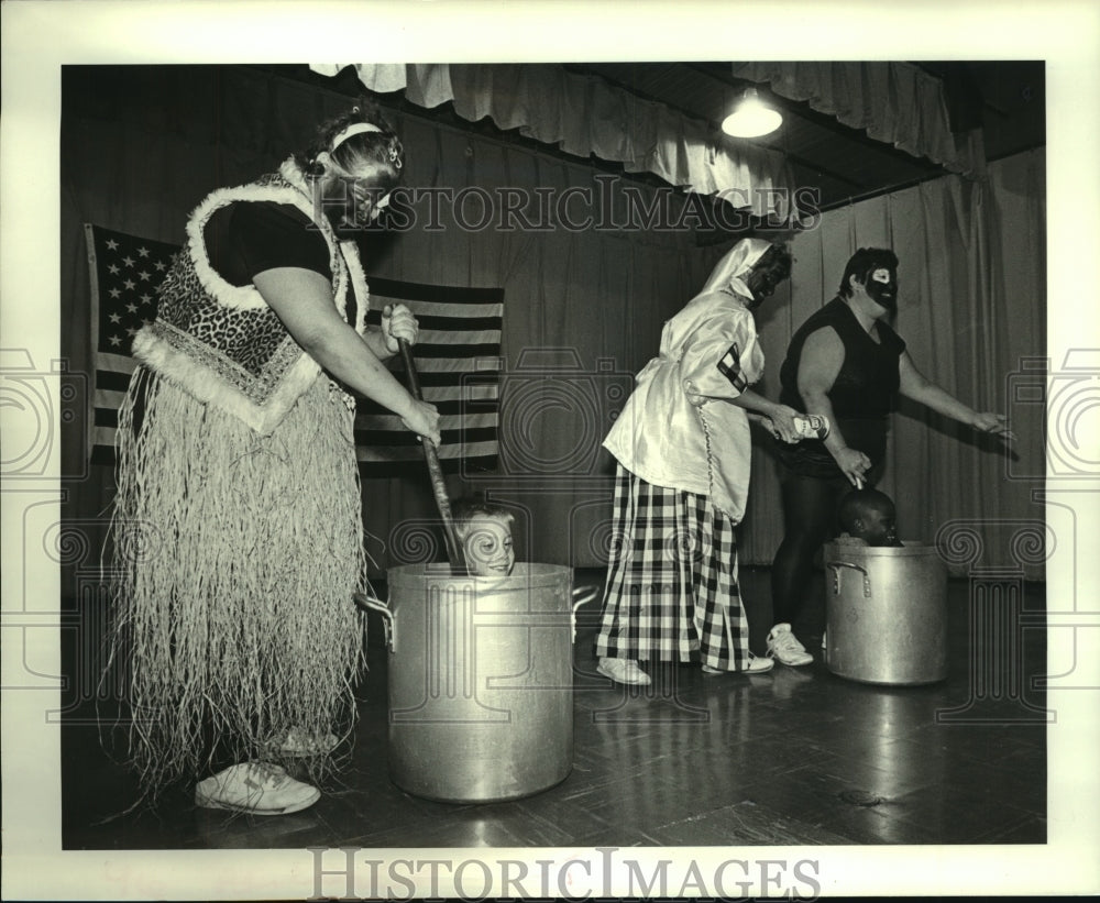 1987 Press Photo Celebrating National School Lunch Week at Gauthier Elementary - Historic Images