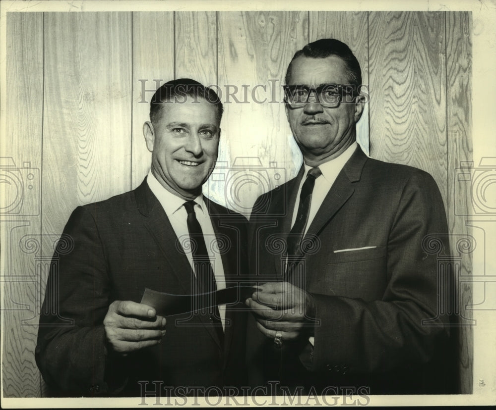 1965 Press Photo L-R: Claude &quot;Monk&quot; Simons with Ed Gaudet - nob16943 - Historic Images