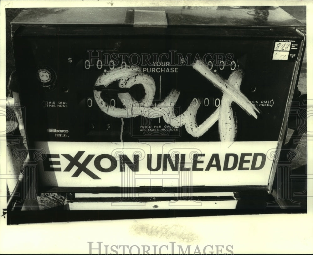 1979 Press Photo Exxon Unleaded supply- Out of Stock- Gasoline Shortage - Historic Images