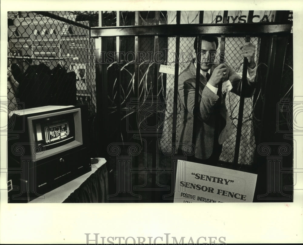 1986 Press Photo Steven L. Garner, American Security Fence Corporation - Historic Images