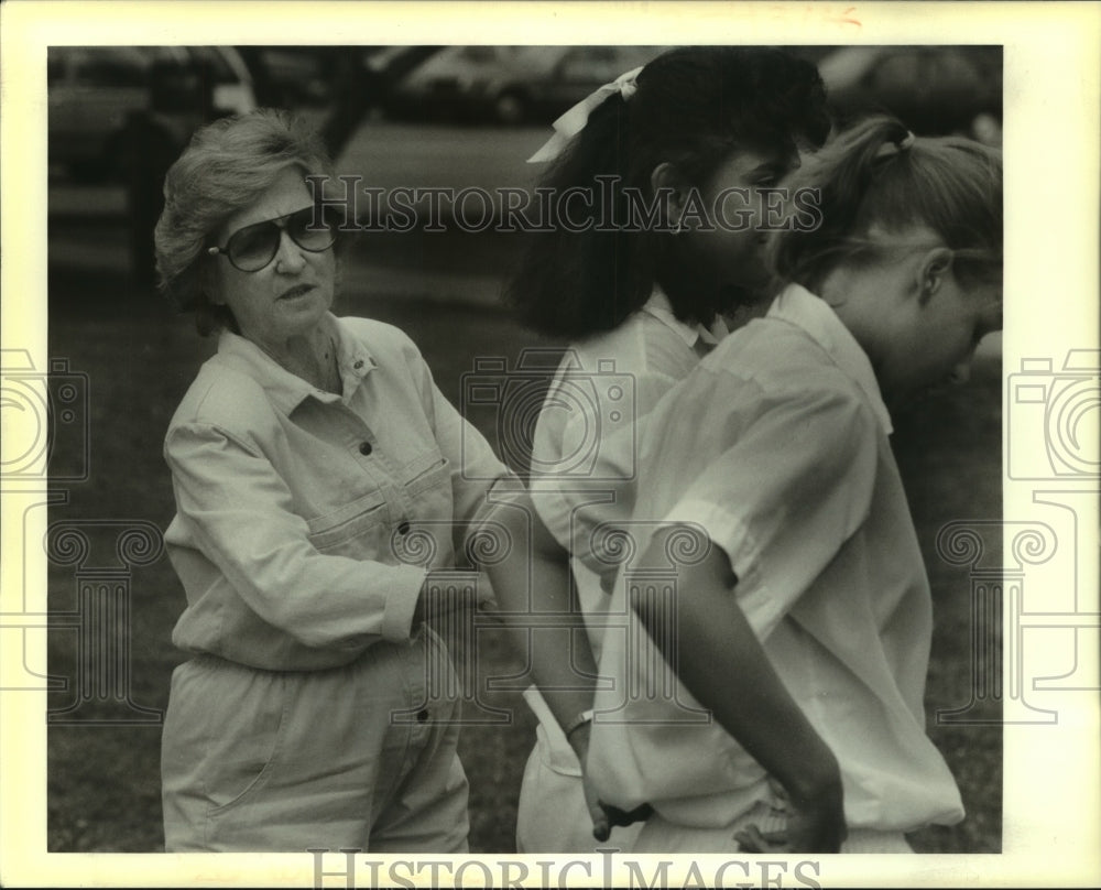 1988 Press Photo St. Mary&#39;s Dominican High School Dance instructor Carmen Gaudet - Historic Images