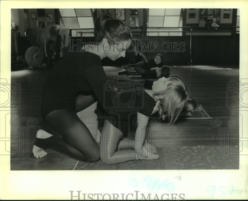 1989 Press Photo Carolyn Gaude, creative dance instructor at Rosemerry Henian&#39;s - Historic Images