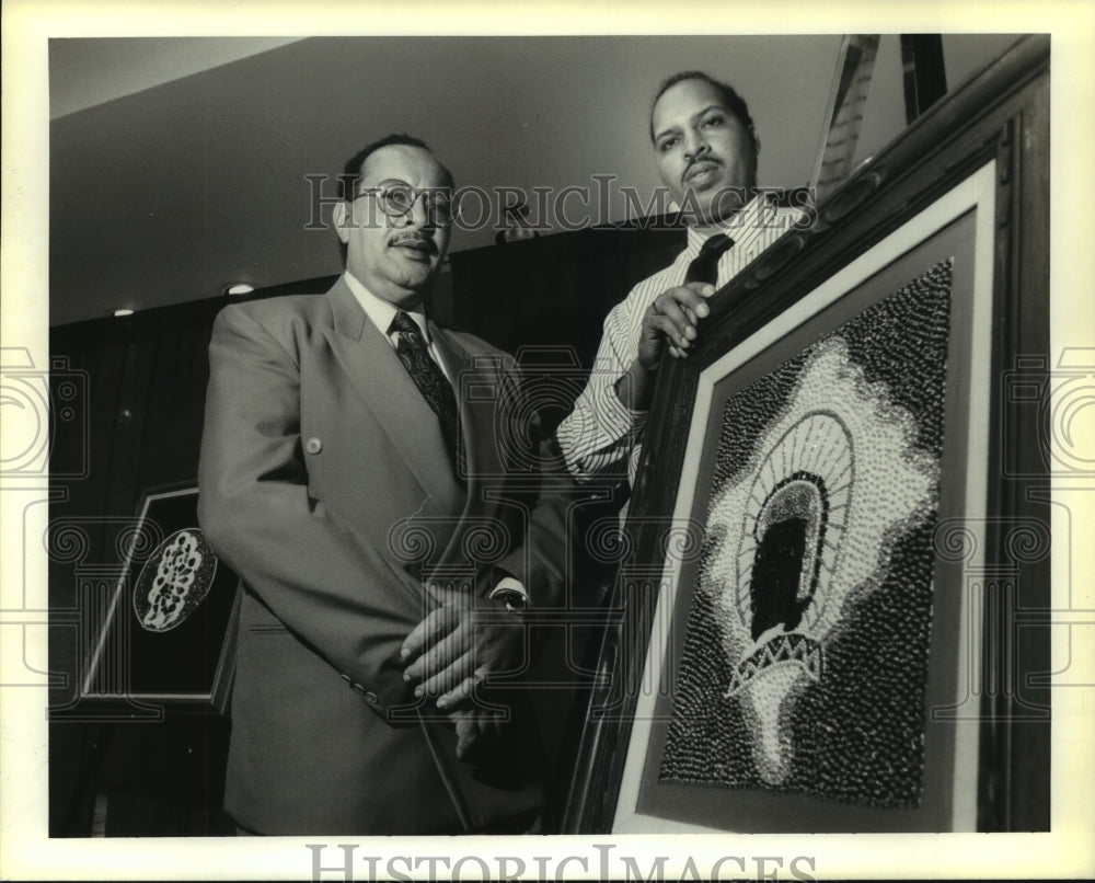 1995 Press Photo Art For The Heart delegates show artwork at group&#39;s meeting - Historic Images