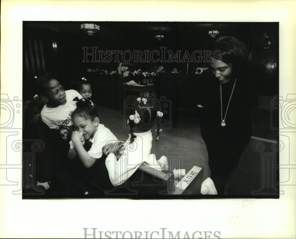 1995 Press Photo Dawn Garrison speaks at Greater Morning Star Baptist Church - Historic Images