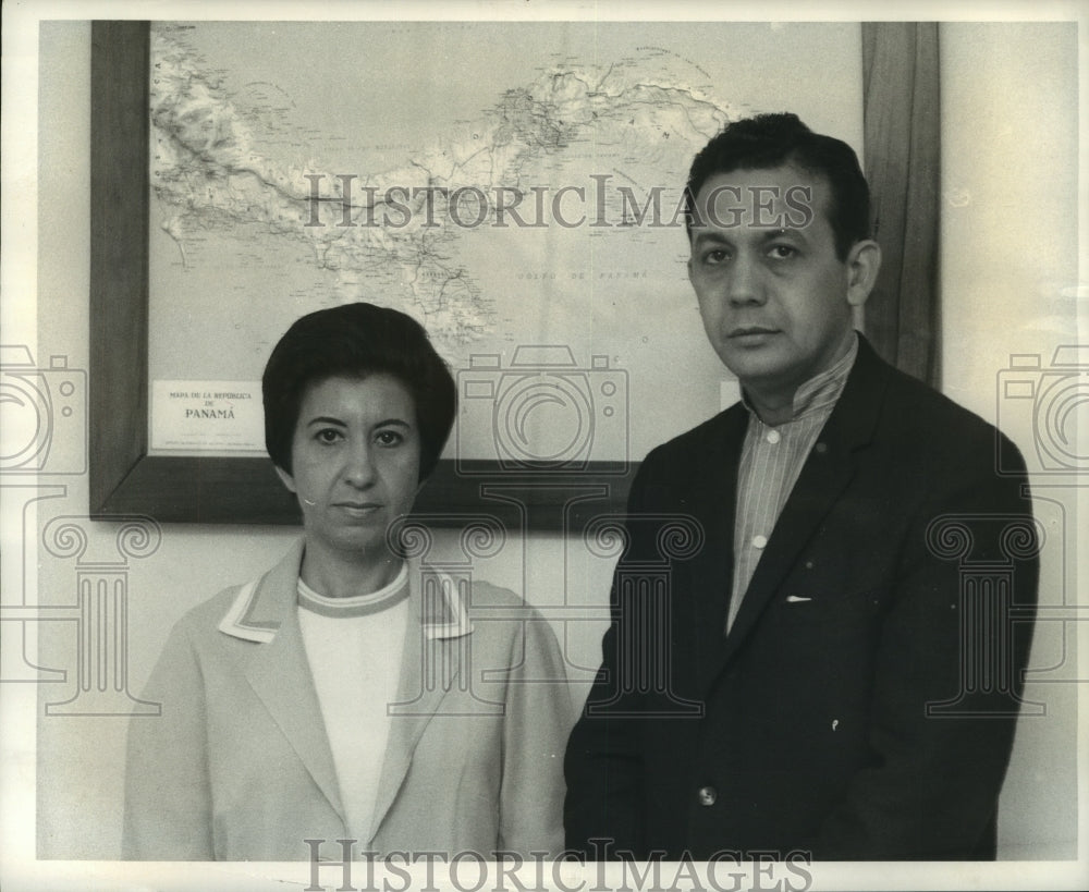 1968 Press Photo Mrs. Clementina Garcia, Panamanian Consul, and her husband. - Historic Images