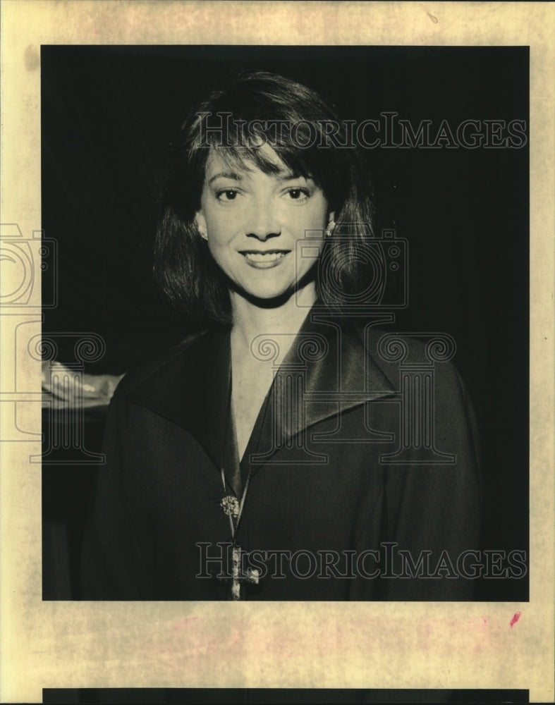 1994 Press Photo Wendy Geary at the Red Cross Ball. - Historic Images