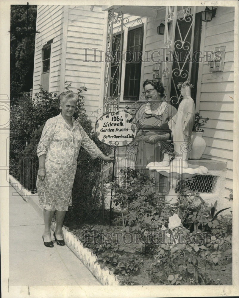 1966 Helen Gendusa Sidewalk Garden Contest First place winner - Historic Images