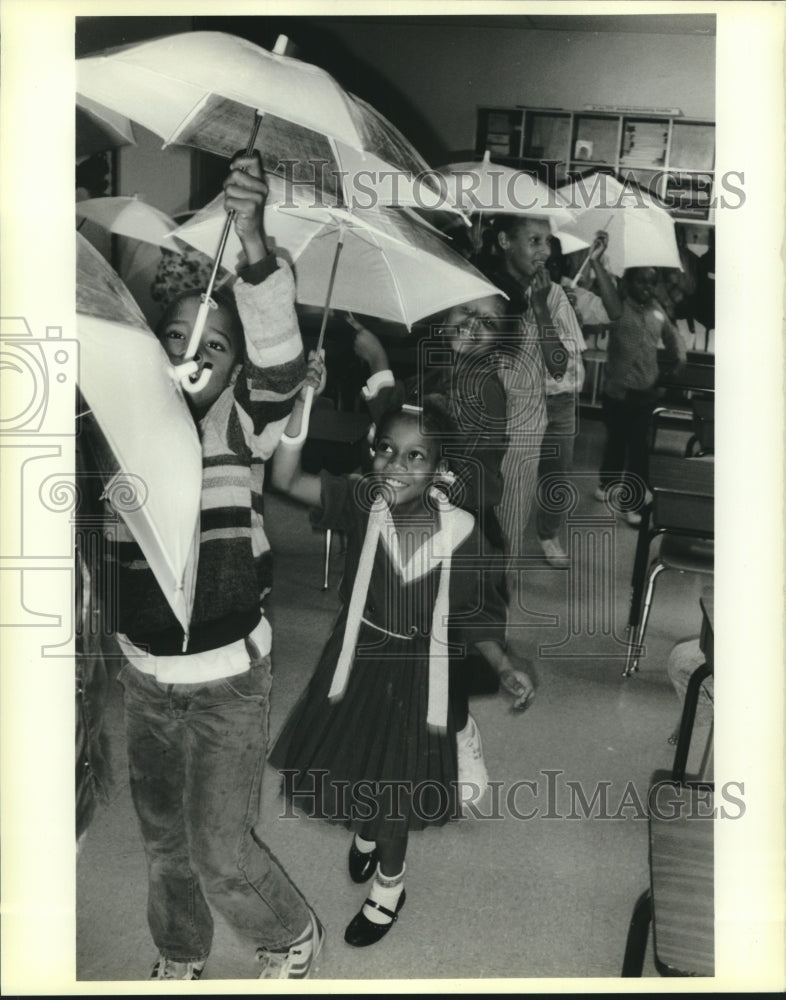 1988 Press Photo 3rd Grade students at Charles Gayarre School-Jazz Appreciation - Historic Images