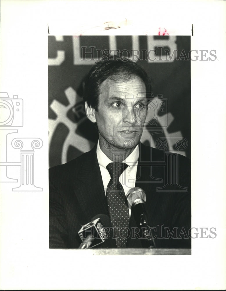 1987 Press Photo Lee Gary, Jr. speaking at the Metairie Rotary Club meeting - Historic Images