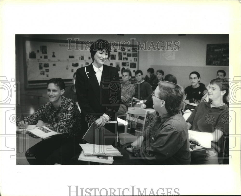 1991 Press Photo Yvonne Gelpi, chief executive of De La Salle High School - Historic Images