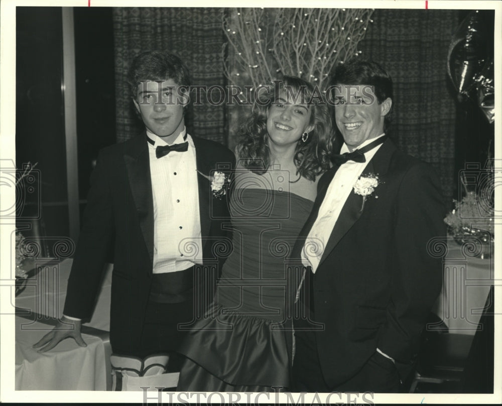 1988 Press Photo Kirk Talbot, Leslie Nass and Magic Genre at Sweet 16 party - Historic Images