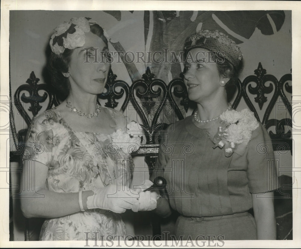 1960 Press Photo Tecla Rabensteiner with Mabel Gardner -PBX Turnover ceremonies - Historic Images