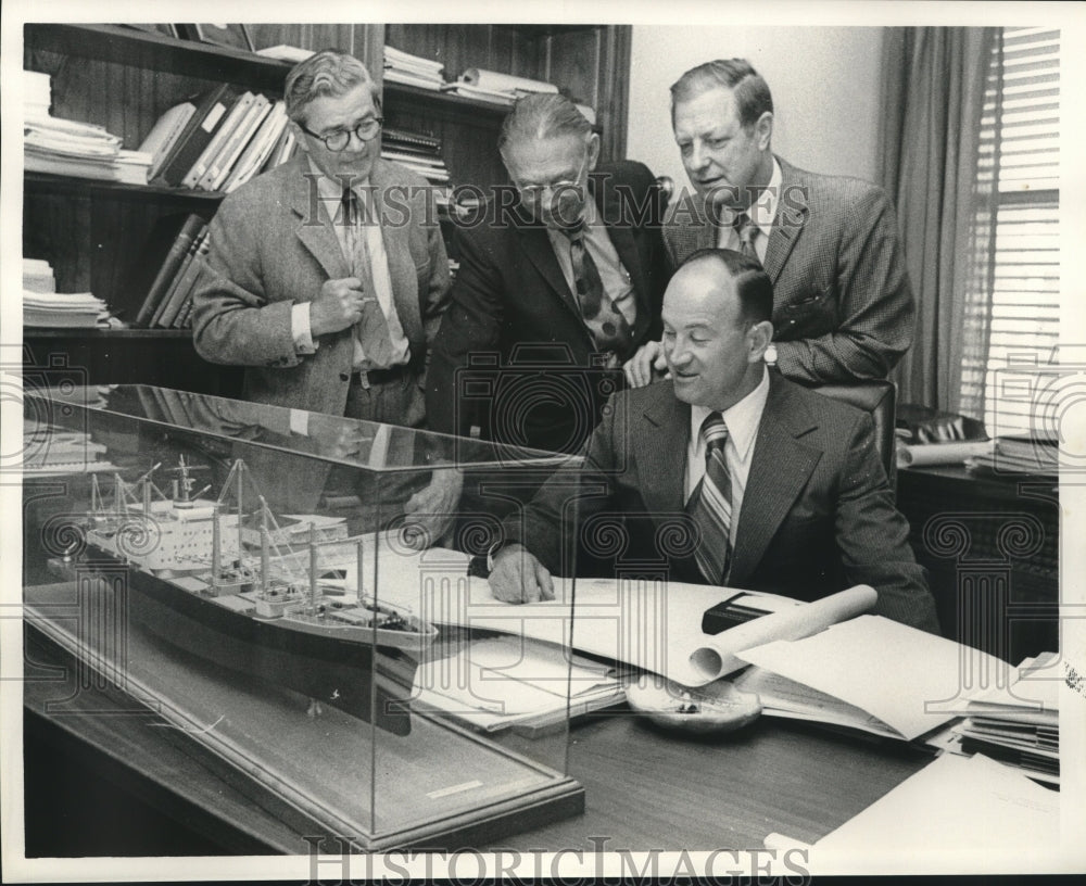 1972 Press Photo Jerome Goldman with his fellow shipping executives - nob18136 - Historic Images