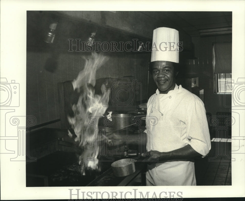 1988 Press Photo Chef Palmer at Gee and Lil&#39;s Restaurant, 7204 Haynes Boulevard - Historic Images