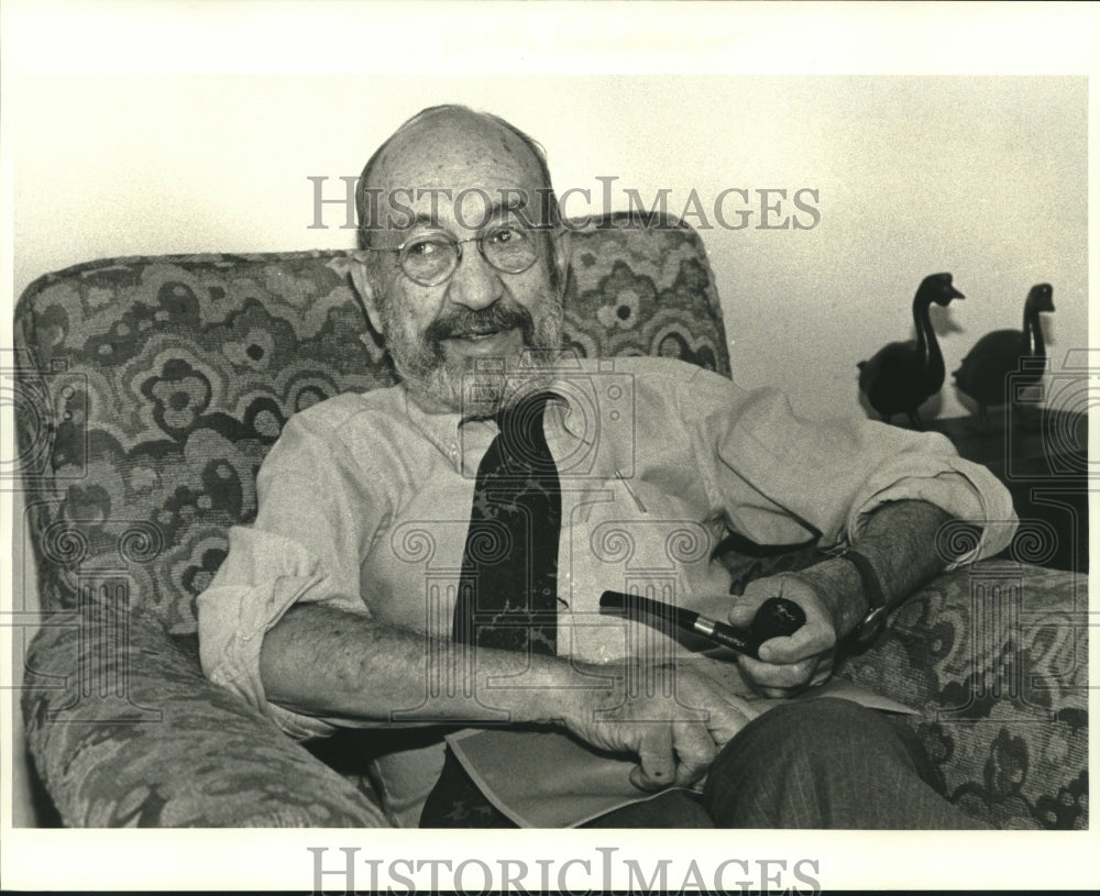 Press Photo Roy M. Schwarz, recipient of Hannah H. Solomon award - Historic Images