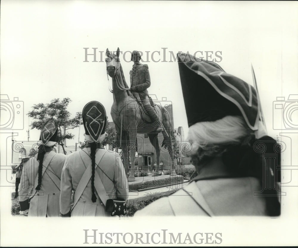 1977 Press Photo Wreath laying ceremonies at the Galvez Statue - nob18192 - Historic Images