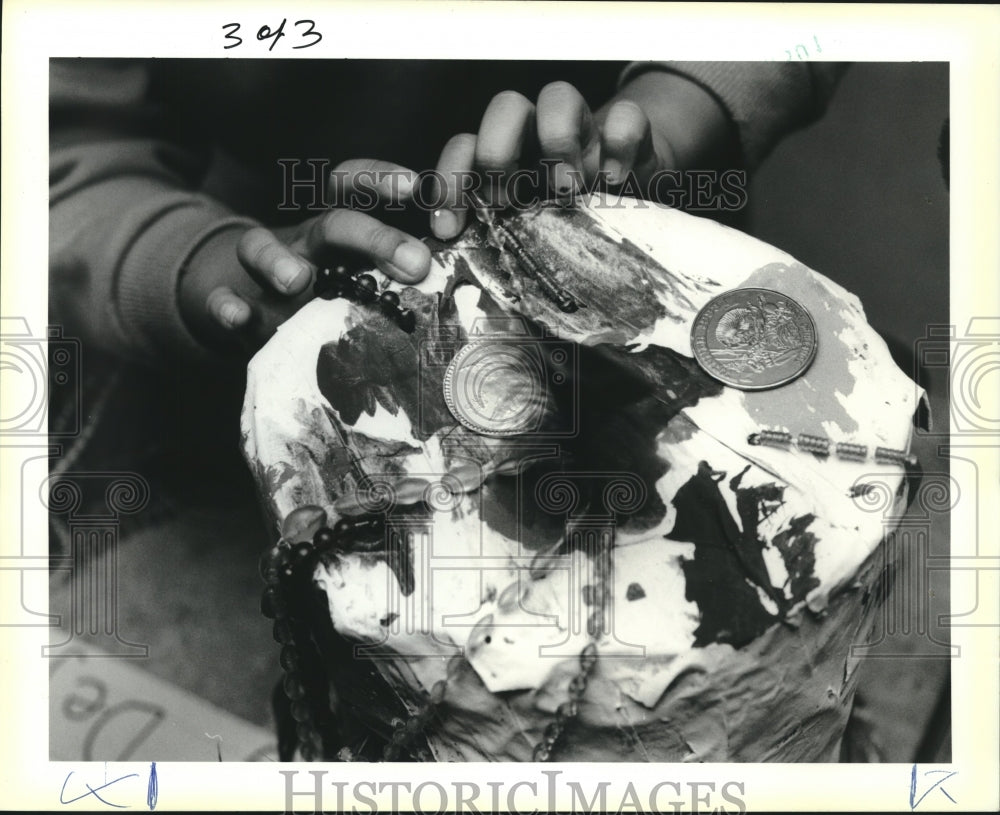 1991 Press Photo Emmitt Strickland&#39;s Magic Hat- Gentilly Terrace Elementary - Historic Images