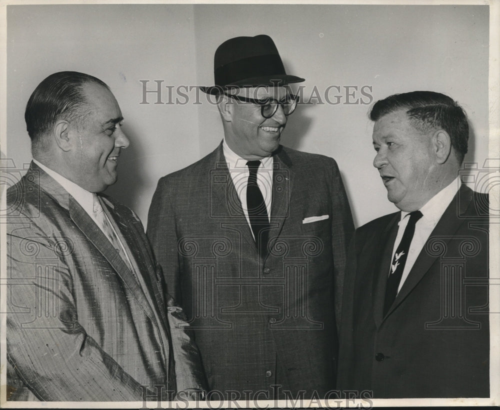 1963 Press Photo Carroll Glenovese conferring with James Roosevelt &amp; Paul Smith - Historic Images