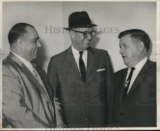 1963 Press Photo Carroll Glenovese conferring with James Roosevelt & Paul Smith - Historic Images