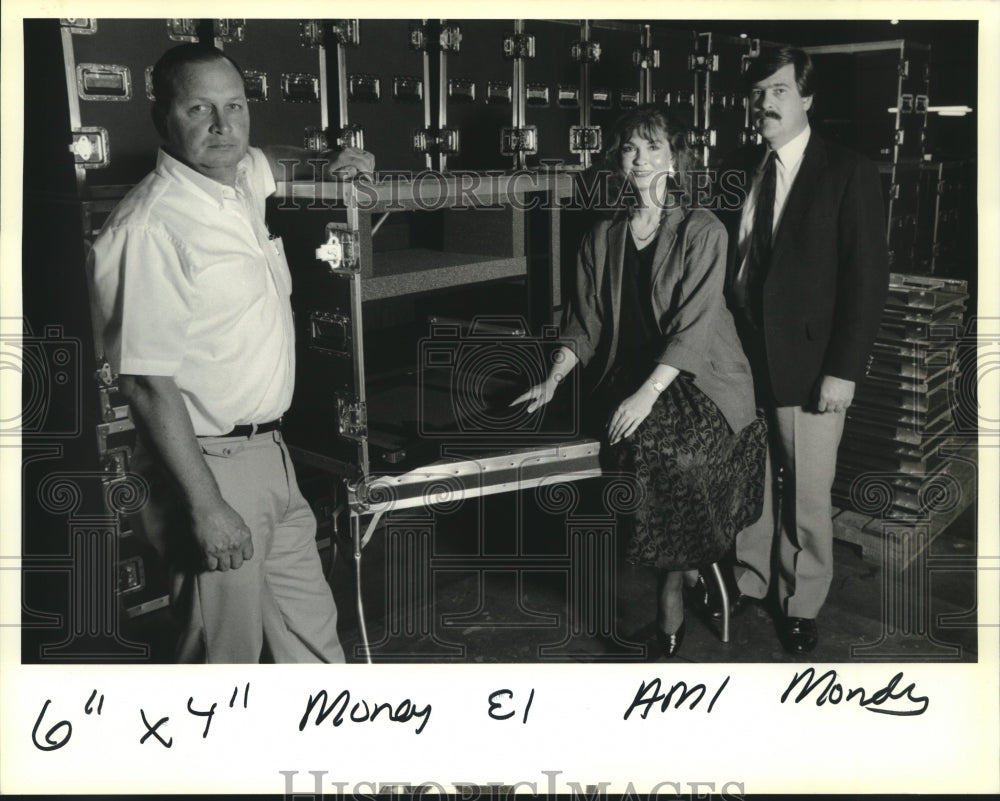 1989 Press Photo Paul Gement, Jr. and others at Orleans Casket Company store - Historic Images