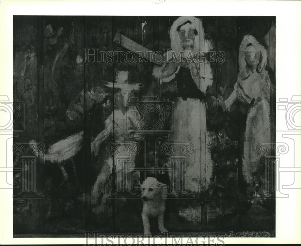 1991 Press Photo Lorraine Gendron&#39;s dog Champion with her Mississippi Mud mural - Historic Images