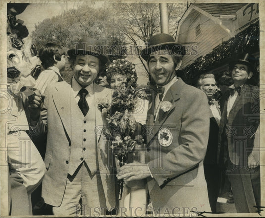 1977 Press Photo Douglas A. Allen and Joe Fulco Celebrate St. Patrick's Day - Historic Images
