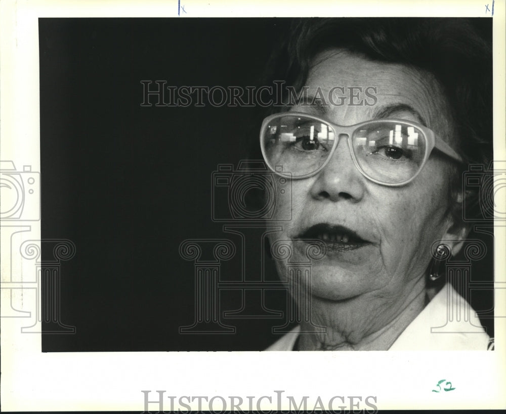 1994 Press Photo Felicia Fuksman talks about fate of children during Holocaust - Historic Images