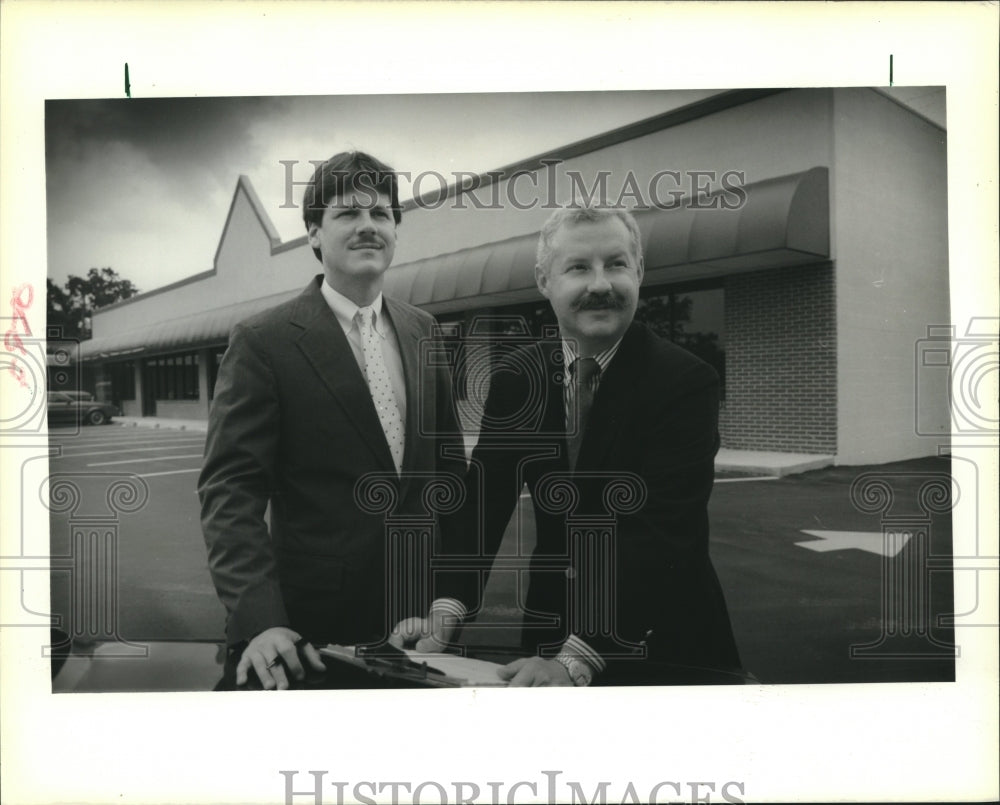 1989 Press Photo Stan Middleton and A. Albert Gardes, Jr. at Shopping Center - Historic Images