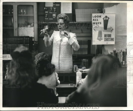 1966 Press Photo Mrs. Erato Discusses Two Different Molds With Class - nob18419 - Historic Images