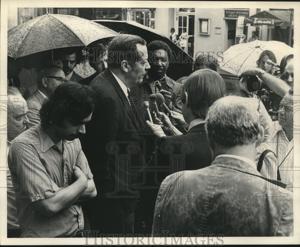 1973 Press Photo District Attorney Jim Garrison talks to reporters - nob18445 - Historic Images