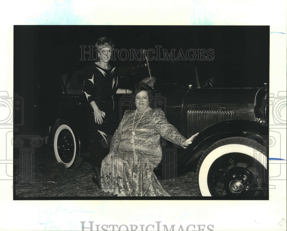 1989 Press Photo Ellen Frischhertz and Linda Fontenot at Lark in the Park - Historic Images