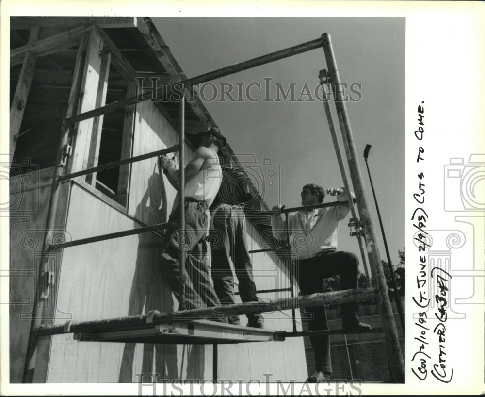 1993 Press Photo Repairs being made to FL Parish Juvenile Detention Center - Historic Images