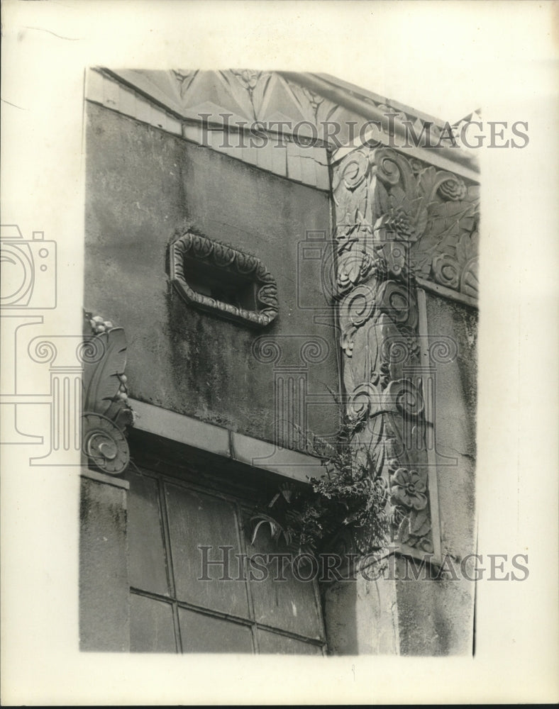 Press Photo Exterior of General Laundry with weeds growing from structure - Historic Images