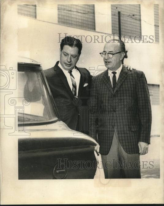 1964 Gemelli and others nab car theft suspects. - Historic Images