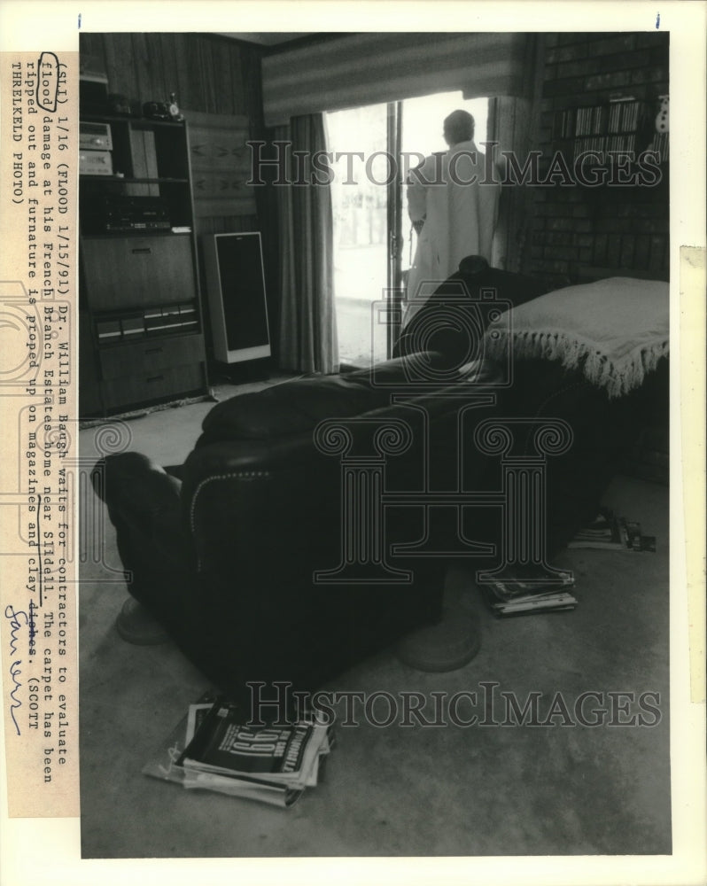 1991 Press Photo Dr. William Baugh looks out the window of his flooded home - Historic Images