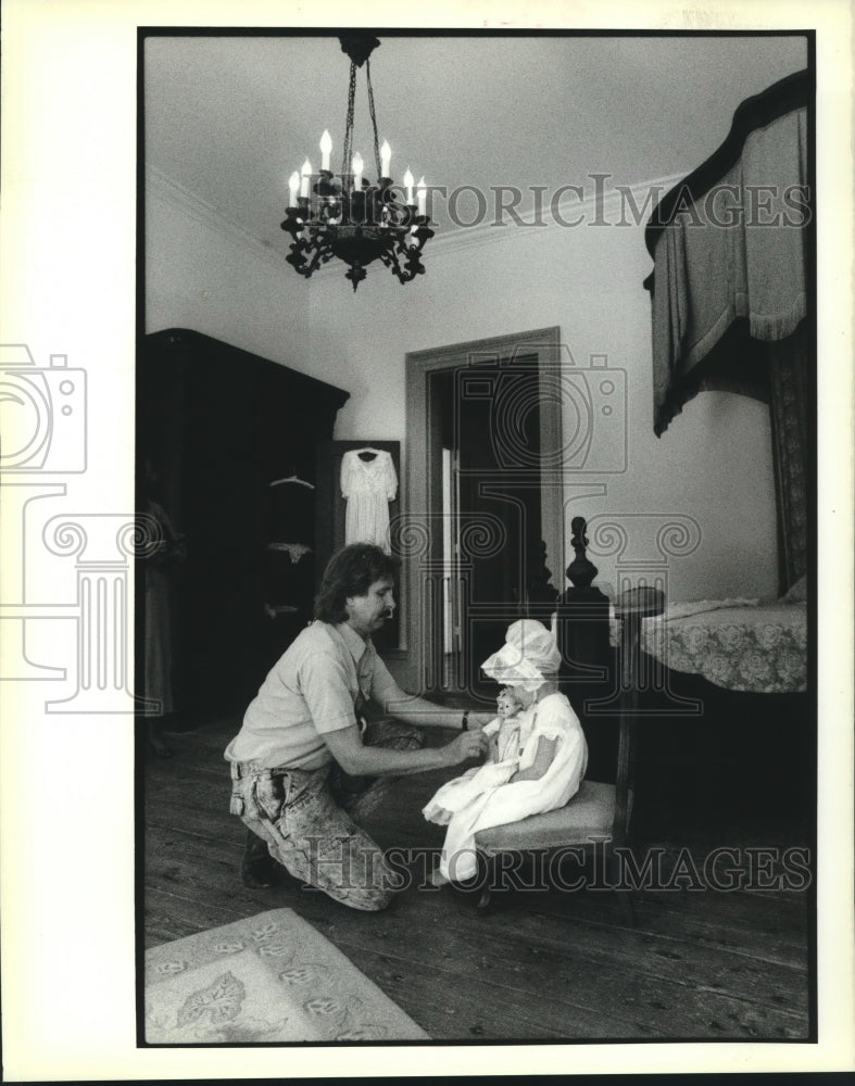 1988 Press Photo Stephen Friend photo shoot  at the Destrehan Plantation - Historic Images