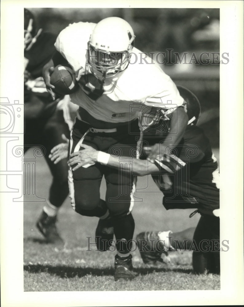 1994 Press Photo Fortier&#39;s FB Ceth Fraise 1st down attempt on Reed High defense - Historic Images