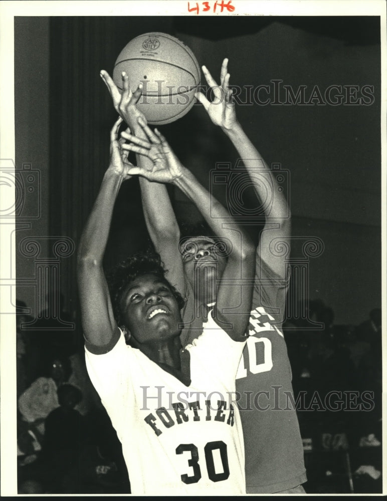 1987 Press Photo Fortier Sable Lewis &amp; Erget Dionne William battle for rebound - Historic Images