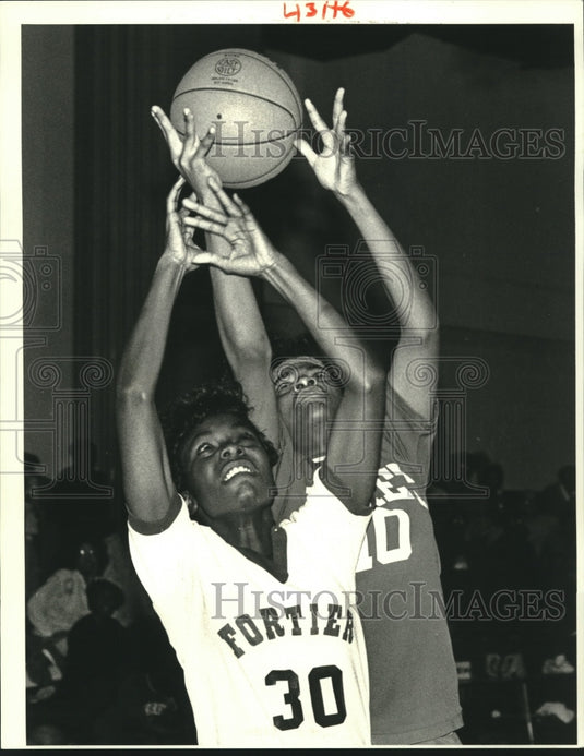 1987 Press Photo Fortier Sable Lewis & Erget Dionne William battle for rebound - Historic Images