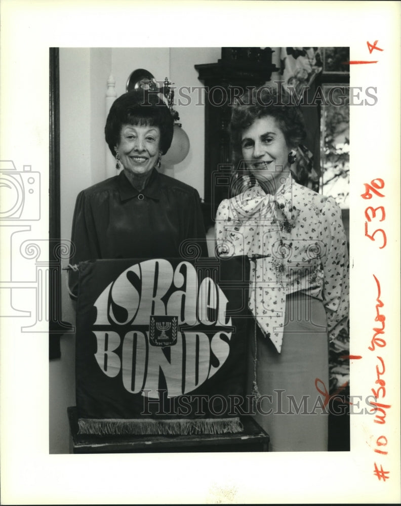 1990 Press Photo Sylvia Goldberg with Roz Laventhal at Israel Bond Fund Raising - Historic Images