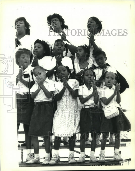 1990 Press Photo Youths singing at Gospel Concert - Historic Images