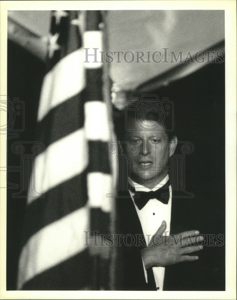 1993 Press Photo Vice President Al Gore pledges to the flag of the color guard. - Historic Images